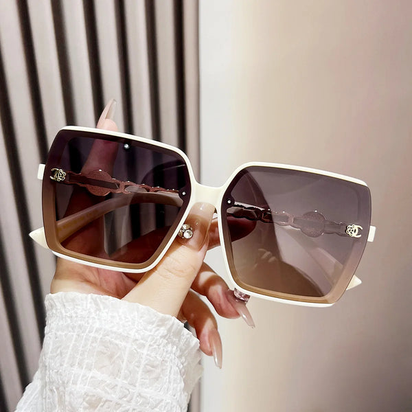 2025 new style small fragrance style light luxury fashionable sunglasses for women(DS-2010)