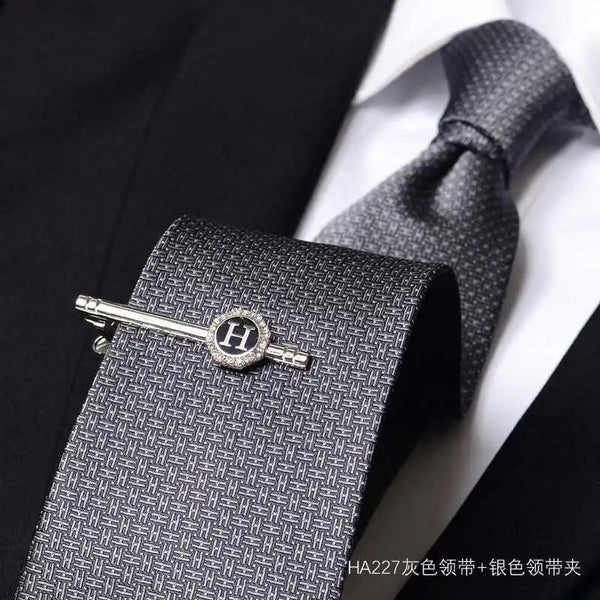 High Quality Red and Blue 8CM Wide Edition Men's Fashionable Business Banquet Shirt Accessories Handcrafted Tie and Tie Clip